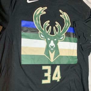 Milwaukee Bucks Giannis Antetokounmpo tee